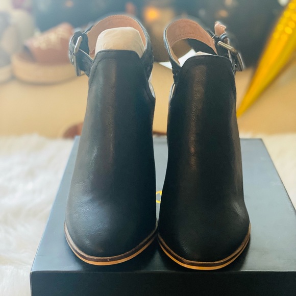 Beatiful boots in black color size 8 new in box. Beast fashion Brand - Picture 2 of 4